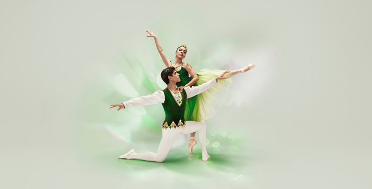 Jewels Emeralds<br/>
Jeanette Delgado and Reyneris Reyes, Choreography by George Balanchin, Photo by Alberto Oviedo.