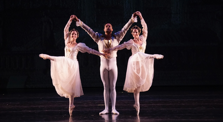 Pas de Trois from Swan lake Masiel Alonso, Ignacio Galindez, Mayrel Martinez.<br>
Photos By Gabriel Gomez & Jacqueline Solorzano.