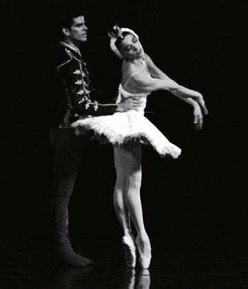 Swan Lake Act II:  Marize Fumero, Arionel Vargas, Pictures by Karime Arabia.