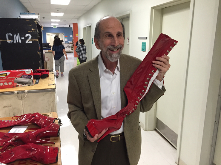 Steve with kinky boot before the show 