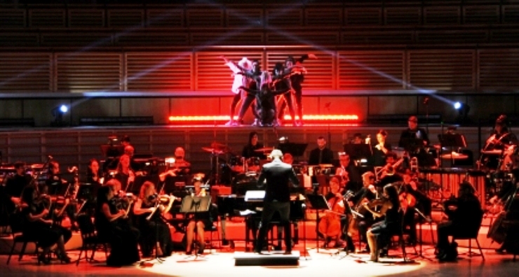 The Nu Deco Ensemble is conducted by co-founder Jacomo Bairos. (Photo by WorldRedEye.com).