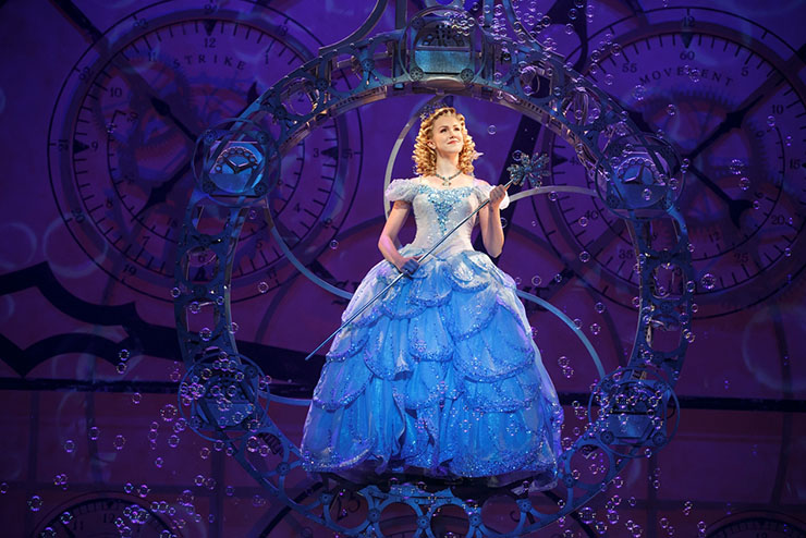 Ginna Claire Mason is Glinda in the national touring company of 