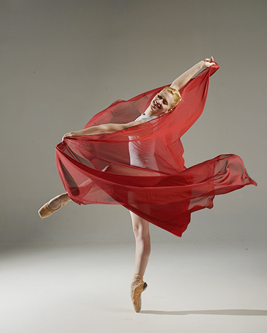 Dancer Chloe freytag, Photo (c) Simon Soong, courtesy of Dimensions Dance Thetare of Miami