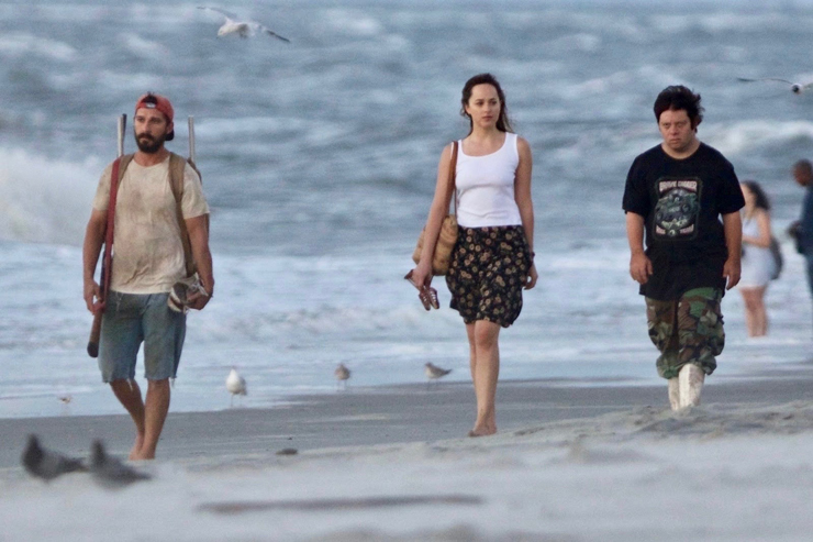 Shia LaBeouf, Dakota Johnson, Zack Gottsagen.