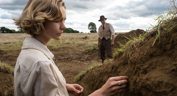 Carey Mulligan, Ralph Fiennes (Courtesy of Netflix)