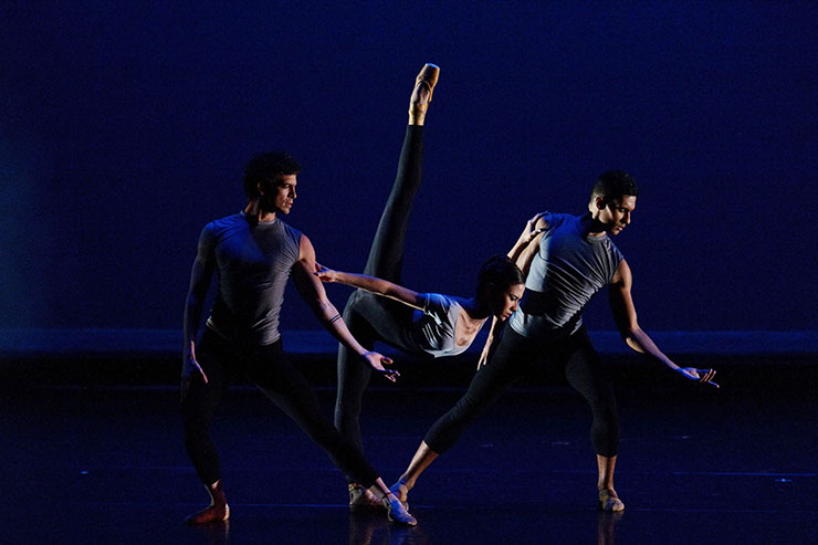 Esferas (Chor. Ariel Rose) | Performance Photo (c) Simon Soong
Dancers Fabian Morales, Gabriela Mesa, Josue Justiz
