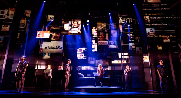Stephen Christopher Anthony as Evan Hansen and the North American touring company of
