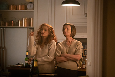 Michelle Pfeiffer as Frances Price and Susan Coyne as Joan in 