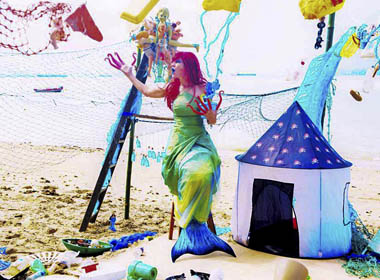 Elizabeth Doud as Siren Jones in the Mermaid Tear Factory show.