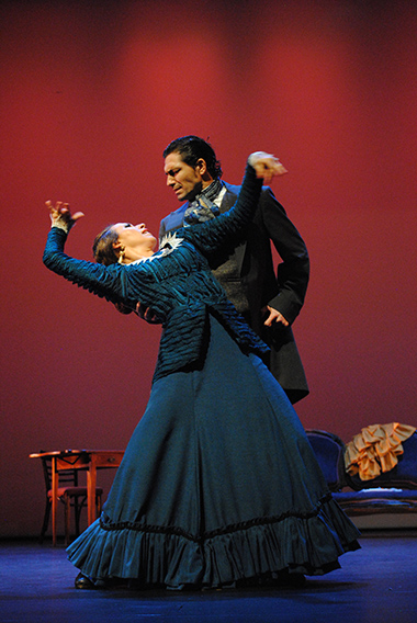 Ballet Flamenco La Rosa soloists Irene La Sentío and Oscar de los Reyes from the BFLR production (Photo by Jenny Abreu)