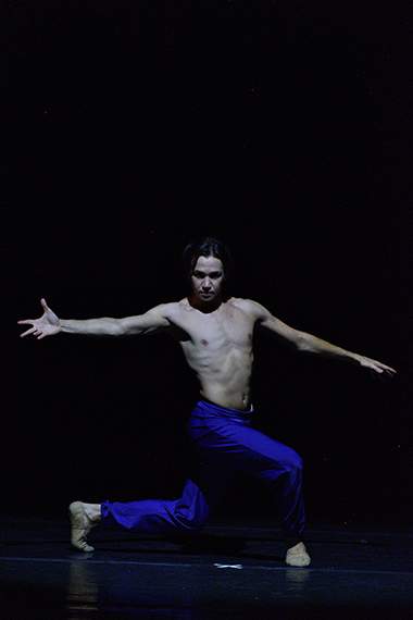 Alexey Minkin of Dimensions Dance Theatre of Miami. Photo by Simon Soong.