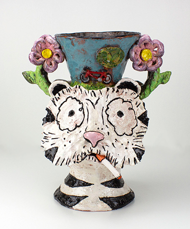 Chase BarneyTwo Face Vase (tragically hip), 2022 Glazed ceramic.<br>
(Photo: Mindy Solomon Gallery)