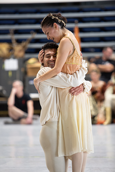 Renan Cerdeiro and Katia Carranza embrace in Cranko's Romeo and Juliet. (Photo by Alexander Iziliaev)
