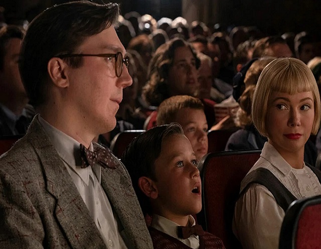 Paul Dano, Mateo Zoryon Francis-DeFord, and Michelle Williams in 