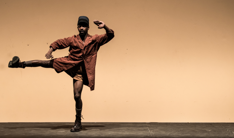 Britain conscripted nearly 100,000 Black Africans to haul materiel through the jungle in WWI. Dancer Thulani Chauke, shown here, has collaborated with The Centre for the Less Good Idea since its first season. (Photo courtesy of Stella Olivier)