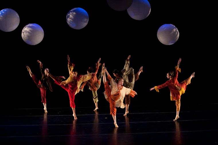 The cast of Dance NOW! Miami in “Random Patterns of Falling Leaves.” (Photo by Jenny Abreu)