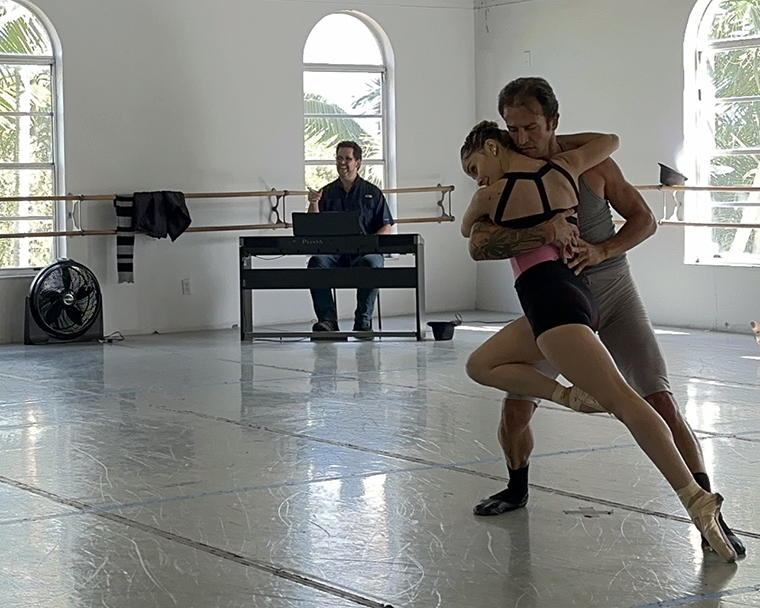 Rehearsal of 'Tango Cristal' with Meisy Laffitte, Maikel Hernandez and Gabriel Mores (Piano) Choreography by Leonardo Reale. (Photo by Yanis Eric Pikieris.)