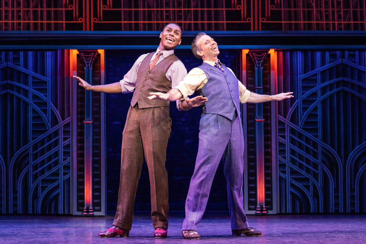 Tavis Kordell as Jerry/Daphne plays opposite to Matt Loehr's Joe/Josephine in the touring production of