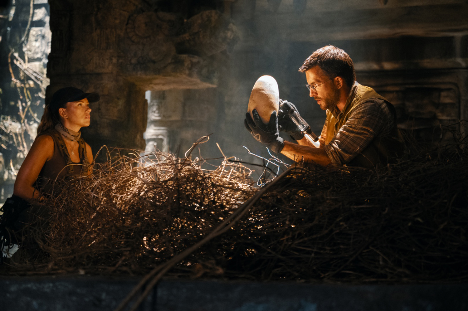 Scarlett Johansson as Zora Bennett and Jonathan Bailey as Dr. Henry Loomis in a scene from