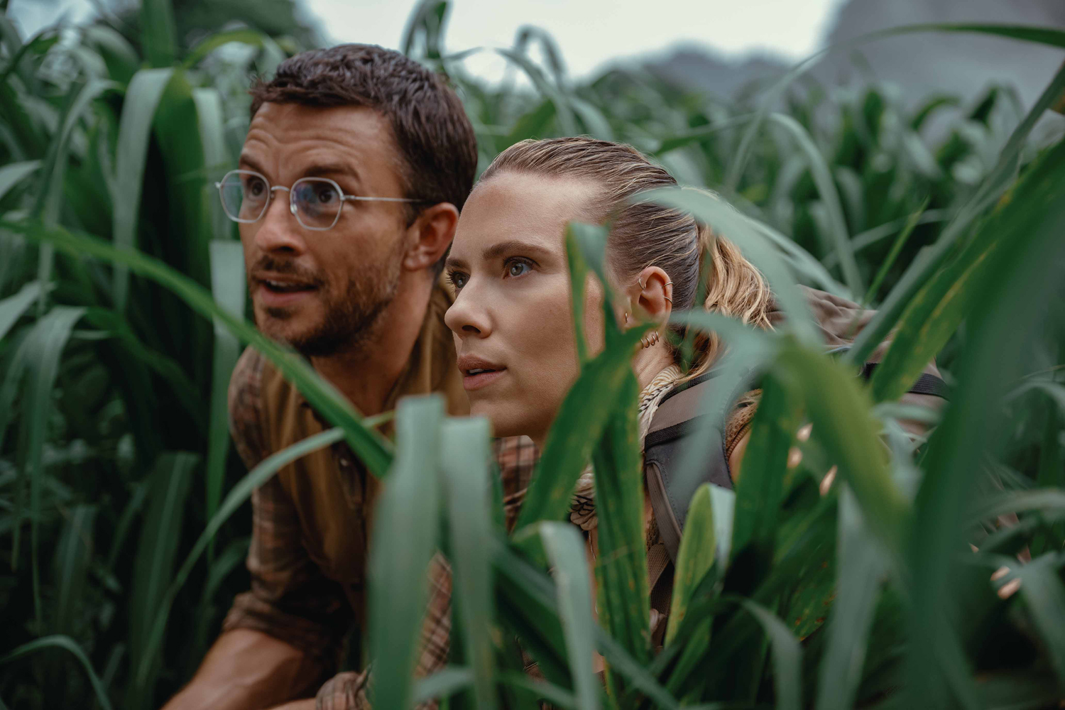 Jonathan Bailey as Dr. Henry Loomis and Scarlett Johansson as Zora Bennett in a scene from