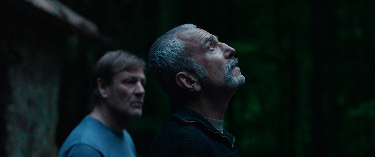 Sean Bean as Jem Stoker and Daniel Day-Lewis as Ray Stoker in a scene from 