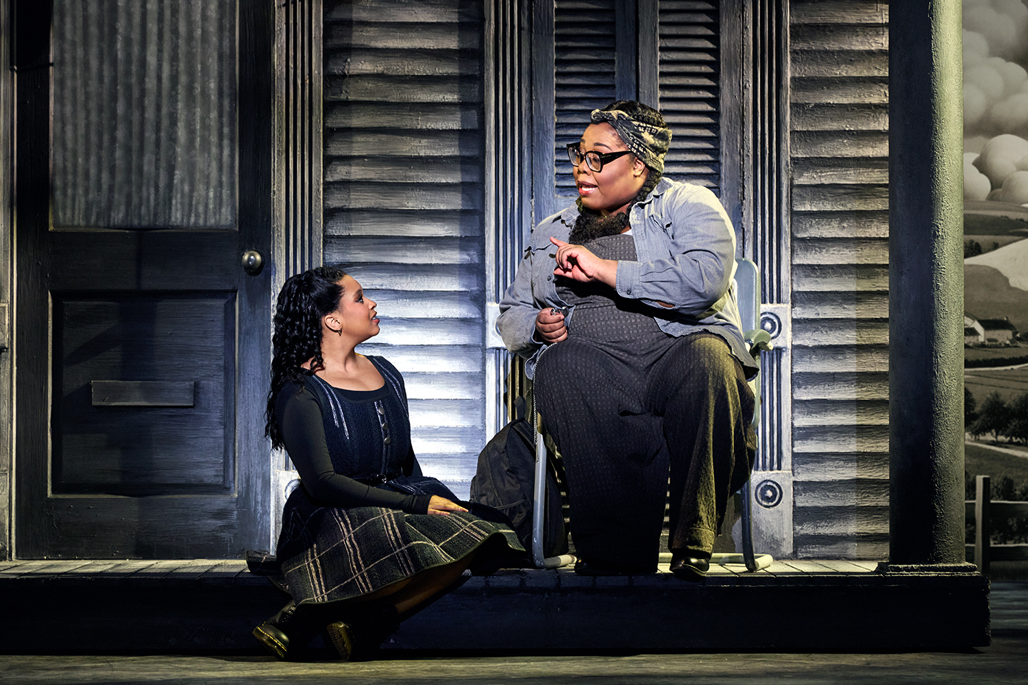 Kyla Jade as Aunt Em and Dana Cimone as Dorothy. (Photo by Jeremy Daniel)