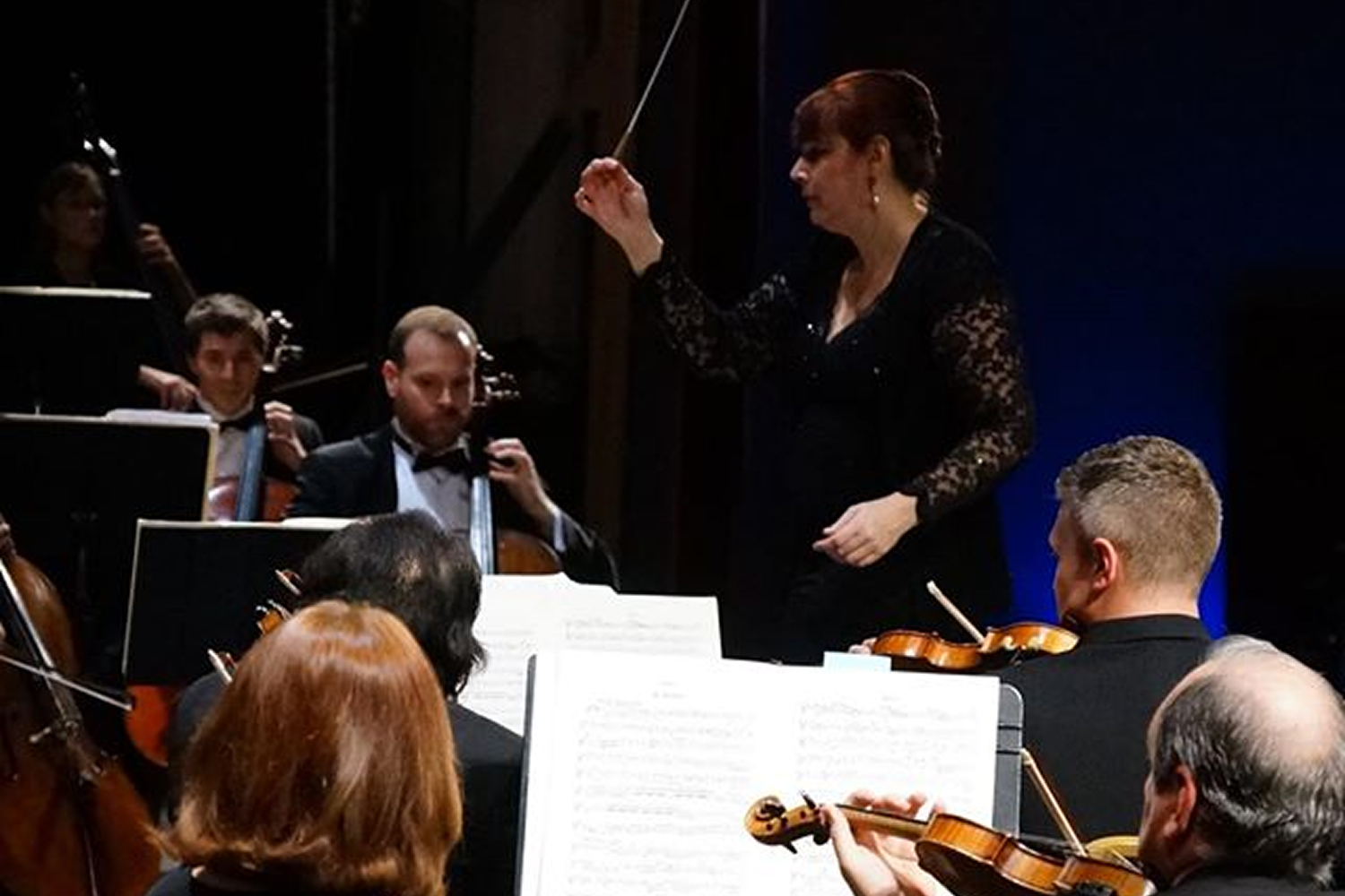 Orchesta Miami Artistic Director and Conductor Elaine Rinaldi in rehearsal (Photo courtesy of Orchestra Miami)