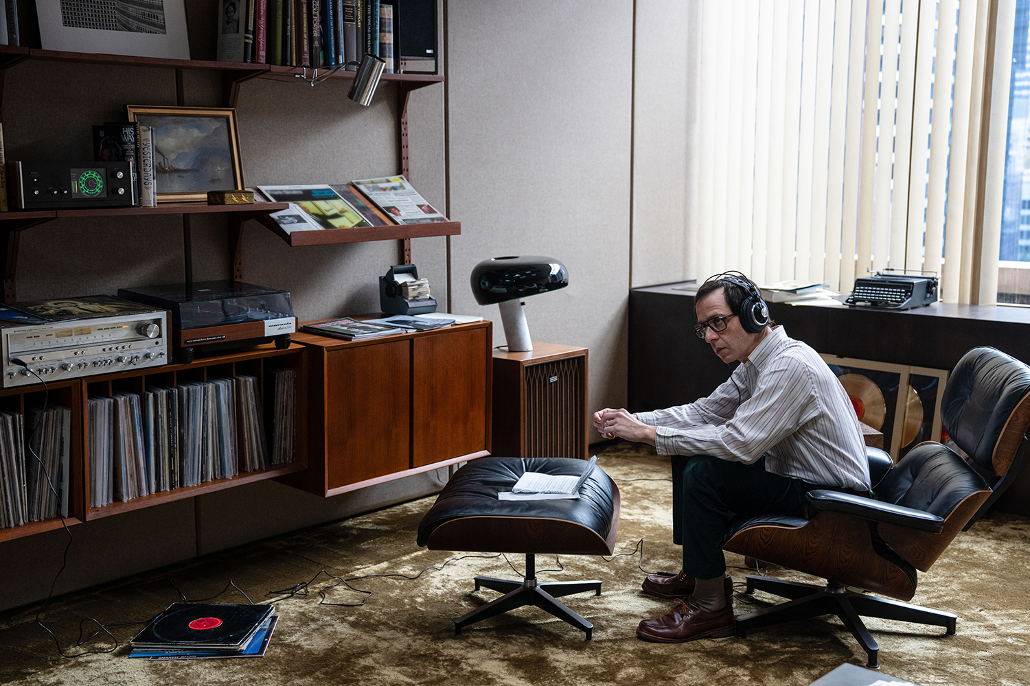 Jeremy Strong as Jon Landau in a scene from 