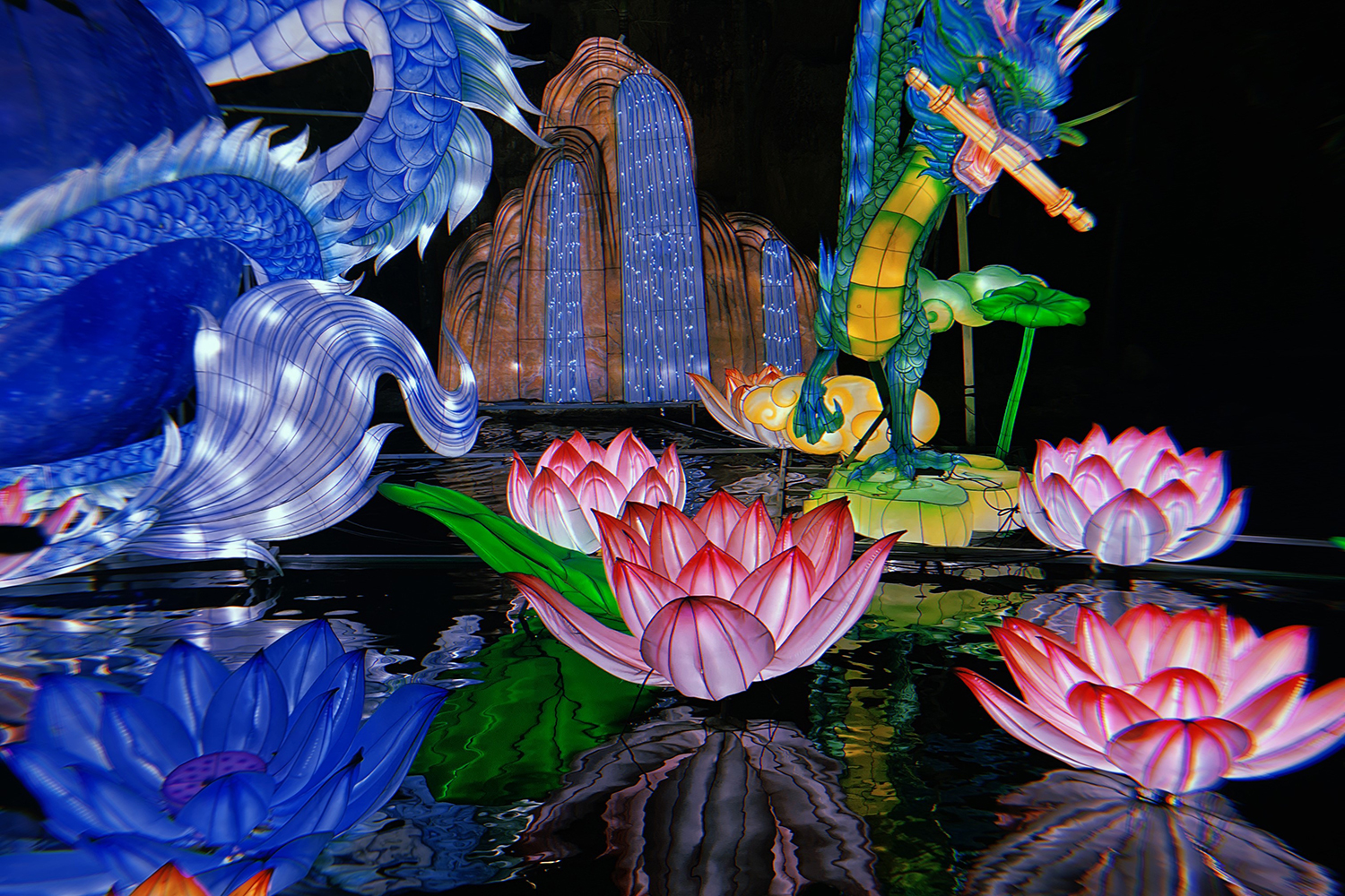 The artistic lantern scenes of 