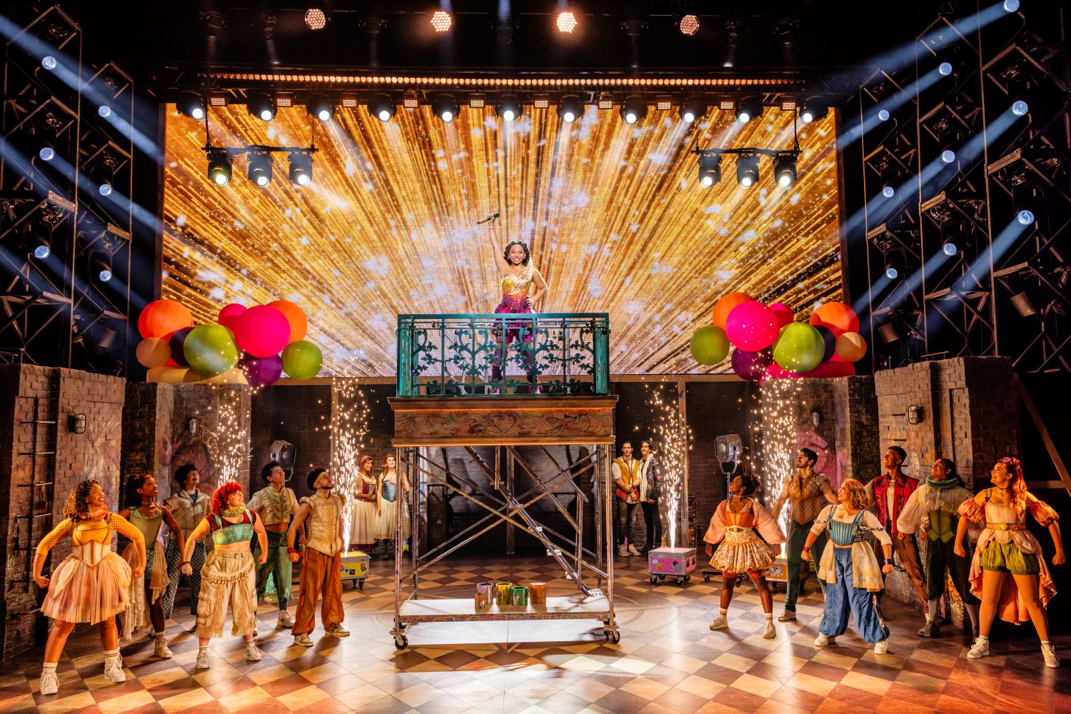 The company of the musical 