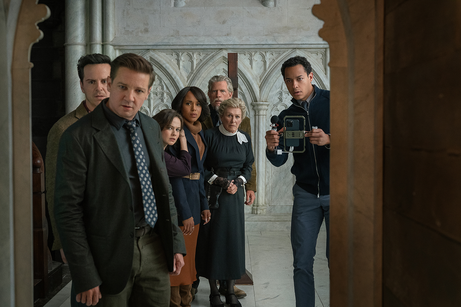 Andrew Scott as Lee Ross, Jeremy Renner as Dr. Nat Sharp, Cailee Spaeny as Simone Vivane, Kerry Washington as Vera Draven, Esq., Thomas Haden Church as Samson Holt, Glenn Close as Martha Delacroix and Daryl McCormack as Cy Draven in a scene from 