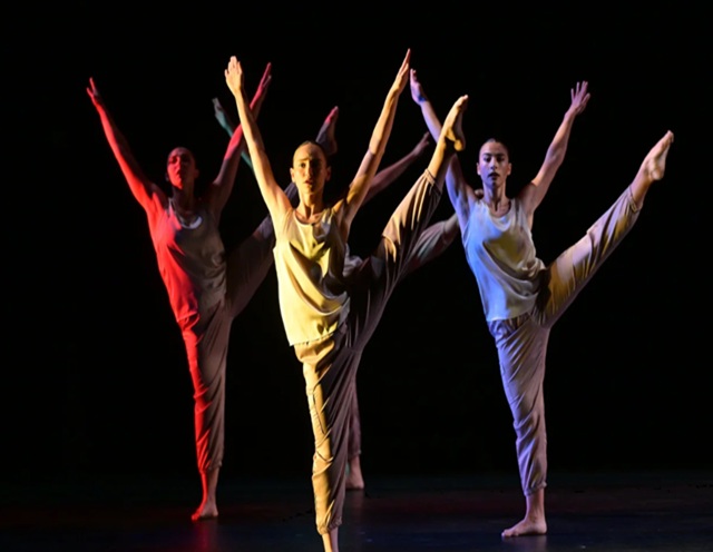 Dance NOW Miami! will perform as part of The Daniel Lewis Dance Sampler on Saturday, Oct. 26. (Photo by Simon Soong)