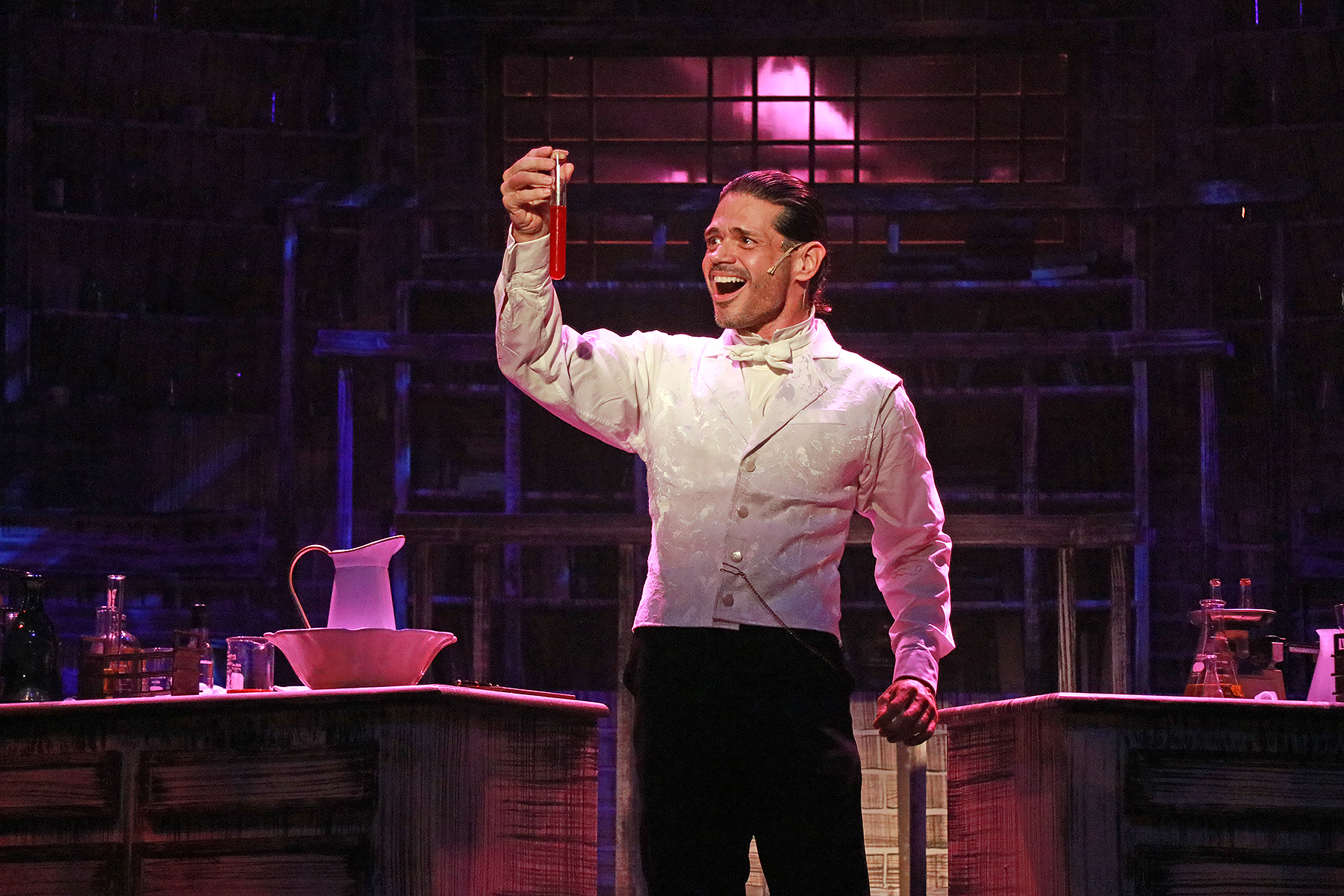 E.L. Losada as Dr. Henry Jekyll (Photo credit by Alberto Romeu)