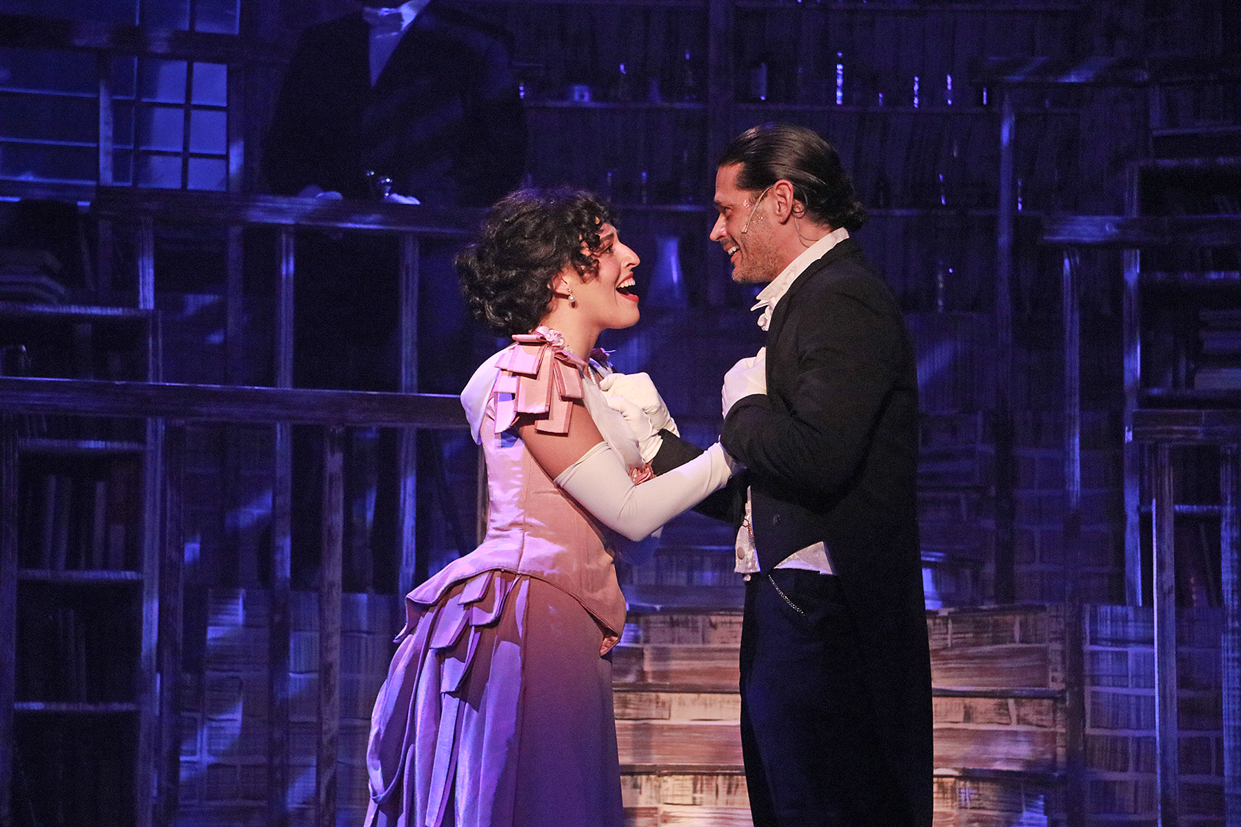 Anette Barrios-Torres as Emma Carew and E.L. Losada as Dr. Henry Jekyll (Photo credit by Alberto Romeu)